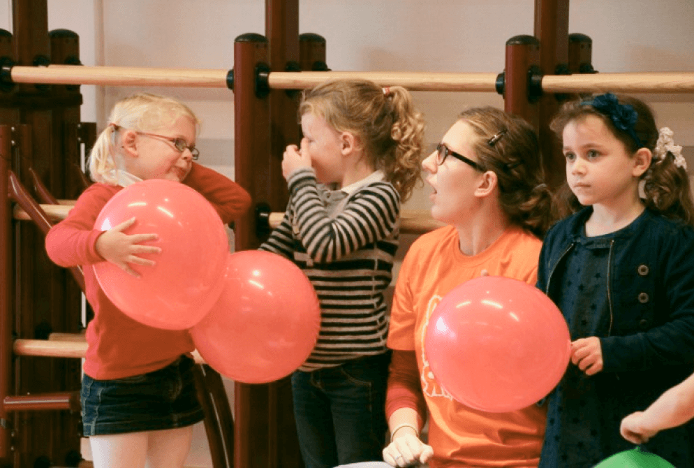 Kinderen tijdens een Tjeko Live actie in Nederland